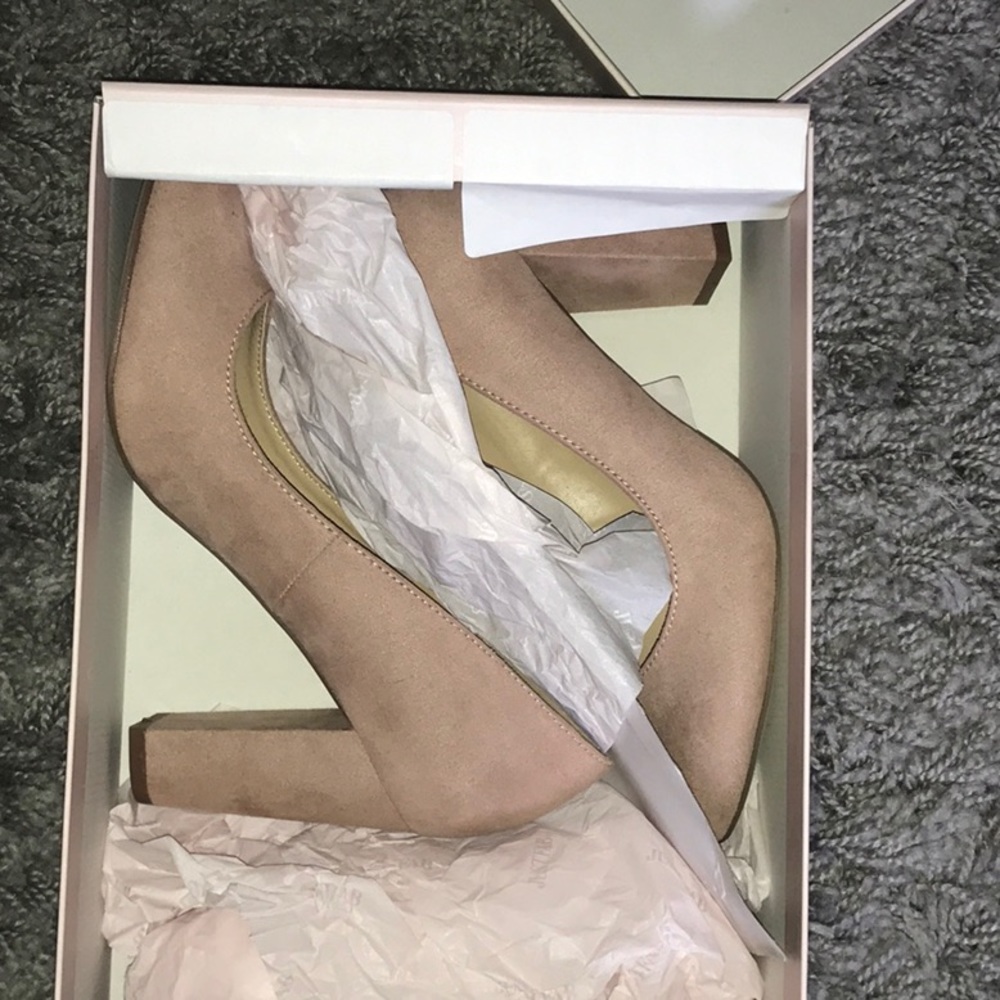 Heels - Picture 3 of 4